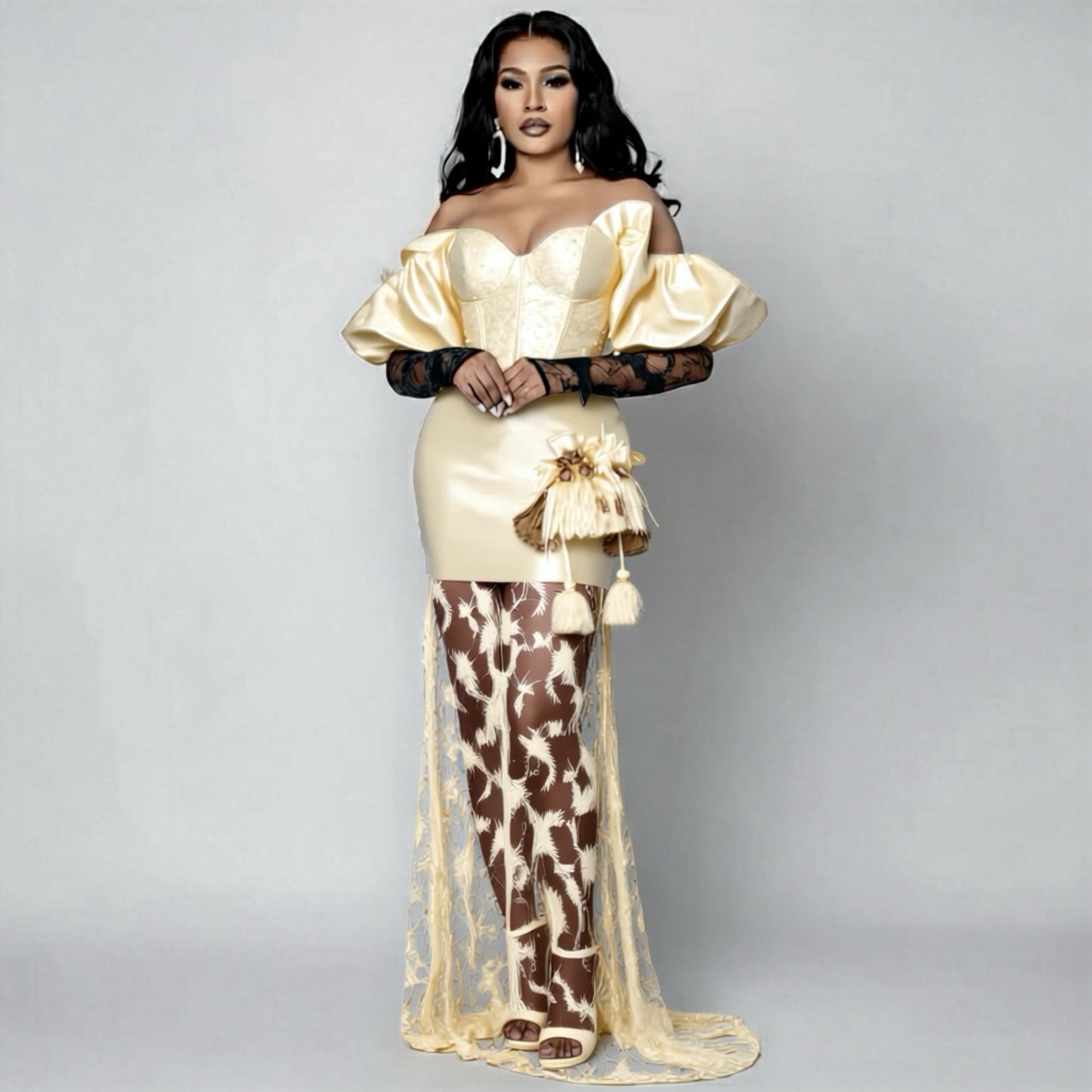 Vestido de sirena con lentejuelas y encaje negro y hombros descubiertos 